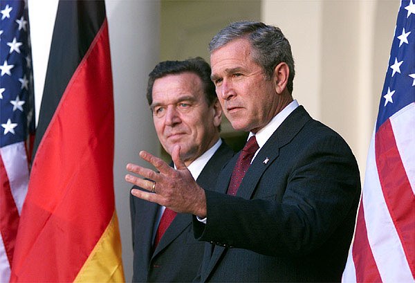 Eigentlich ja doch gute Freunde: Schr&ouml;der und Bush